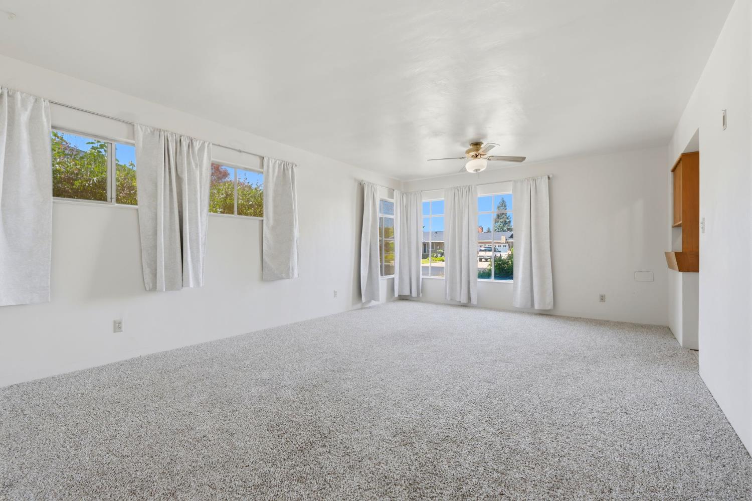 293 West Ponderosa Avenue Reedley, CA 93654 - Photo 8 of 43