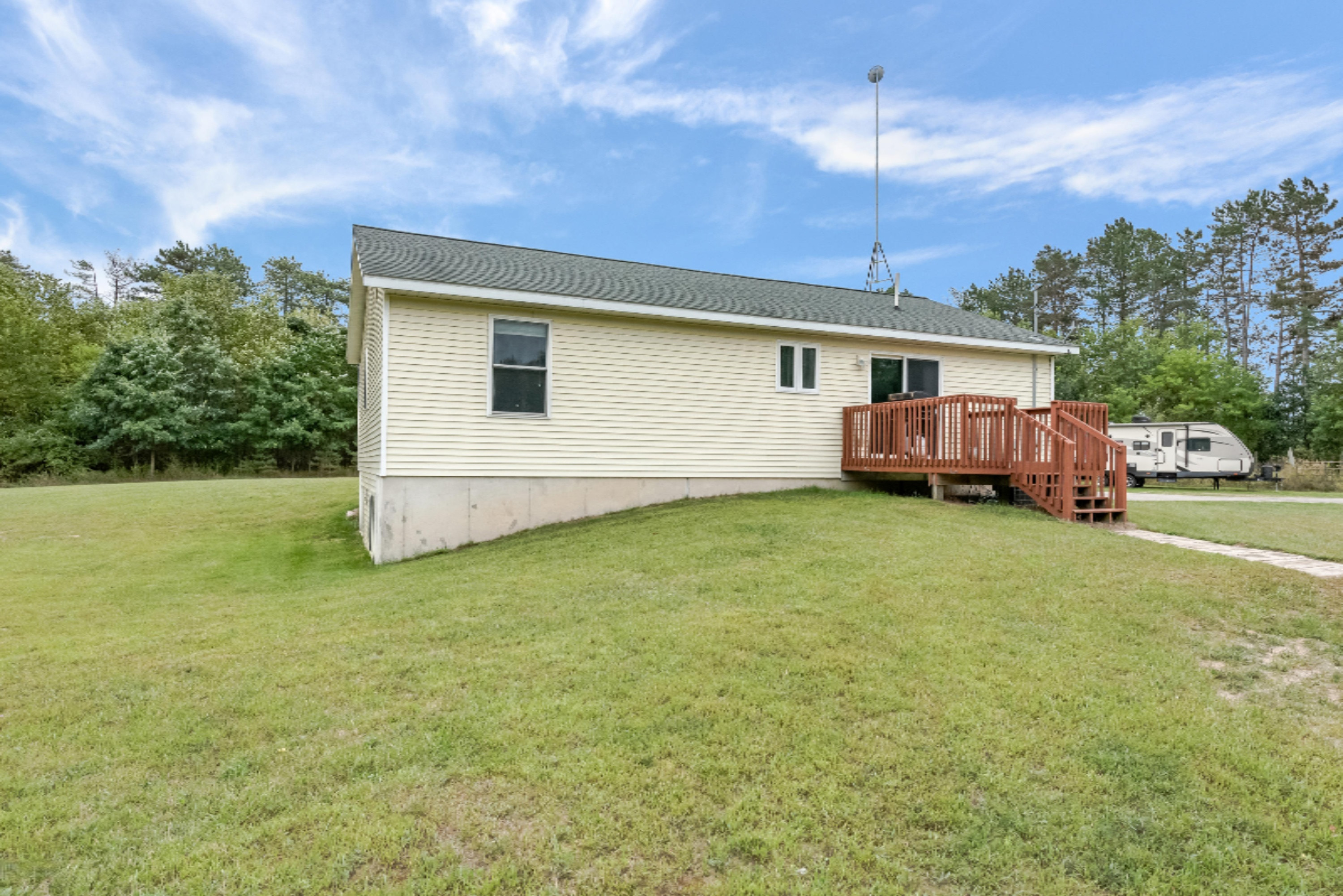 11761 Satterlee Road Lakeview, MI 48850 - Photo 4 of 33 RJG_6926