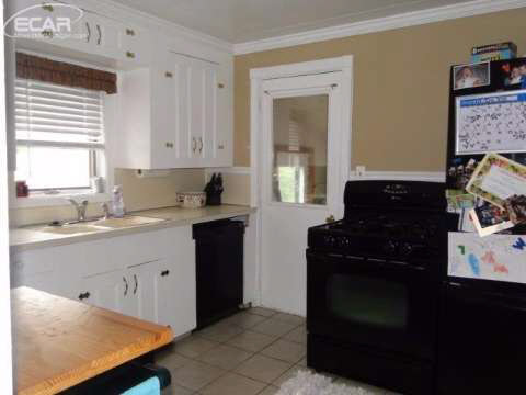 529 Deland Road Flushing, MI 48433 - Photo 7 of 14 20442451-6.JPG