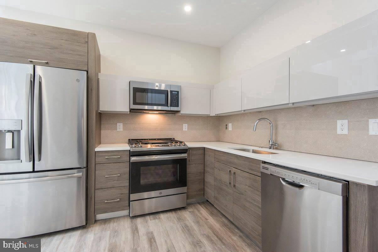 802 Sansom Street, Unit 201 Philadelphia, PA 19107 - Photo 3 of 10