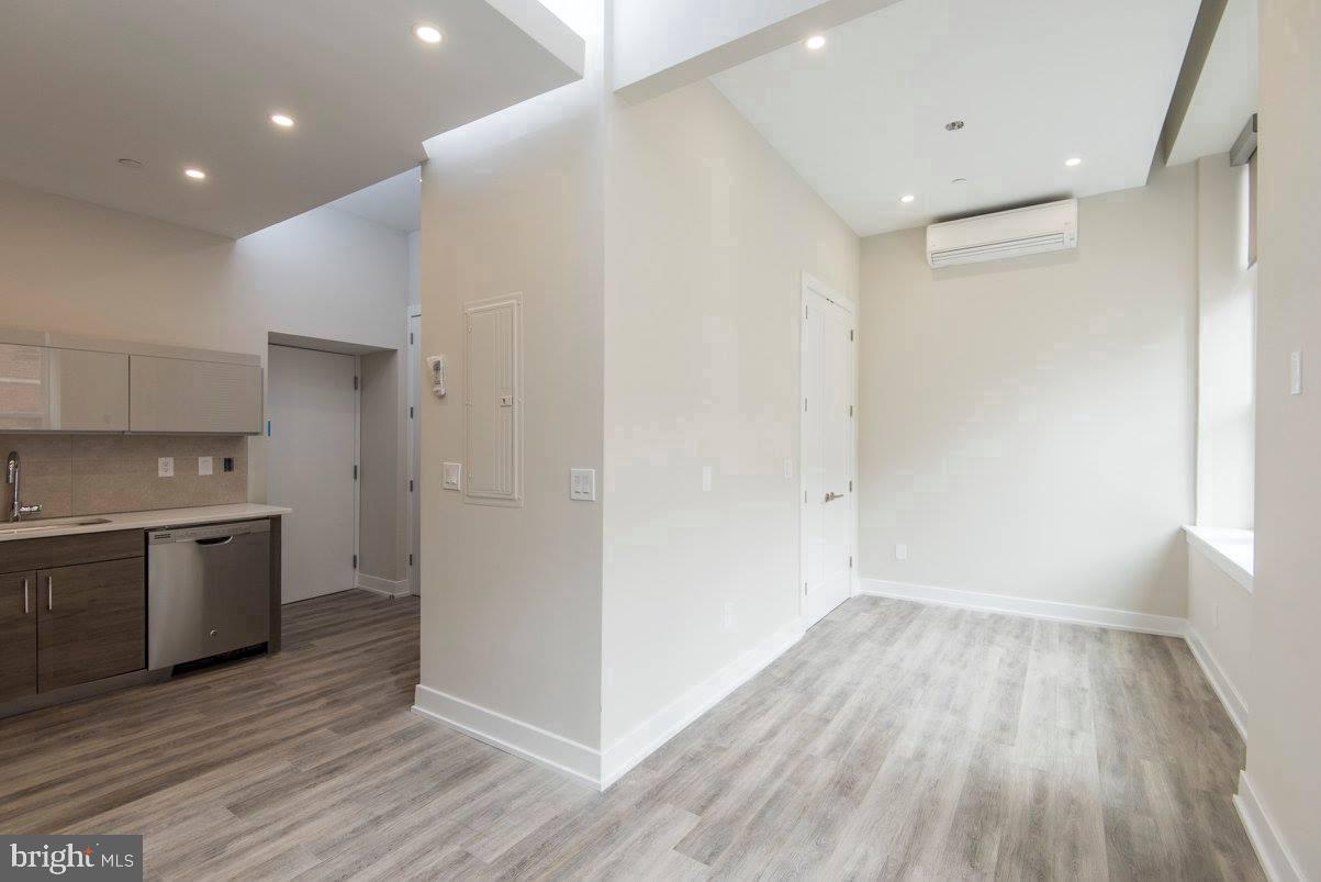 802 Sansom Street, Unit 201 Philadelphia, PA 19107 - Photo 5 of 10