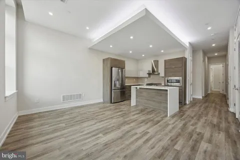 $1,520 | 802 Sansom Street, Unit 201, Philadelphia, PA 19107