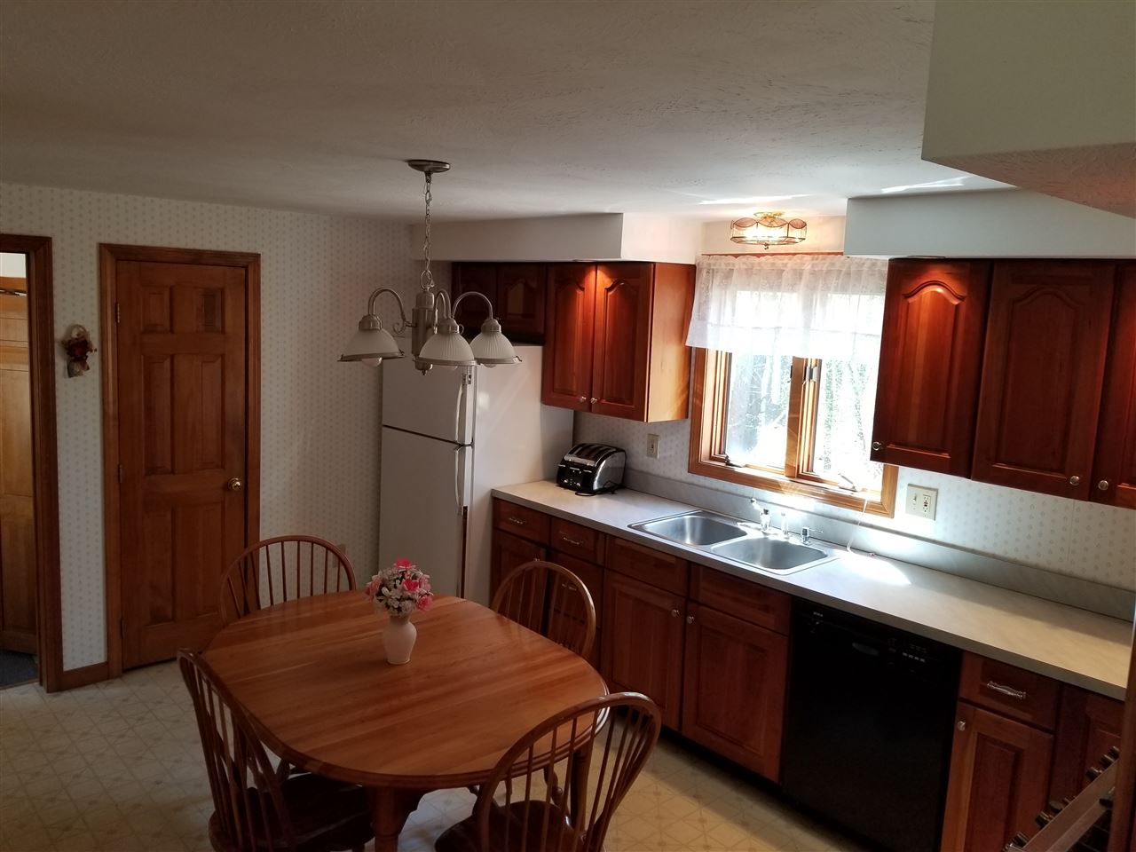 95 Shannon Road Salem, NH 03079 - Photo 14 of 40