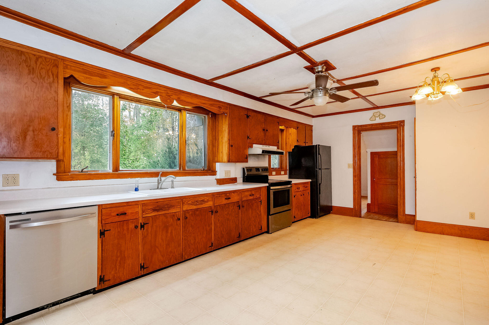 121 Berwick Road Berwick, ME 03901 - Photo 3 of 46 DSC_4361editforDB