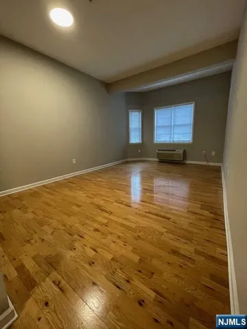 $2,895 | 333 Willow Street, Unit 402, Teaneck, NJ 07666