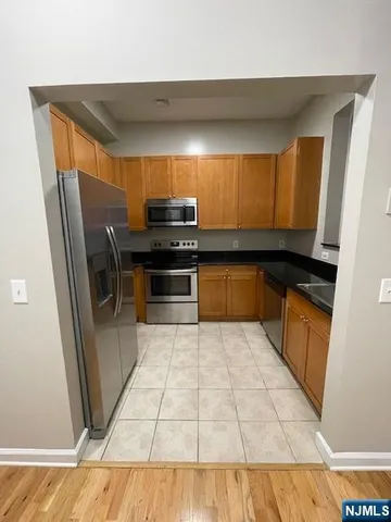 $2,895 | 333 Willow Street, Unit 402, Teaneck, NJ 07666