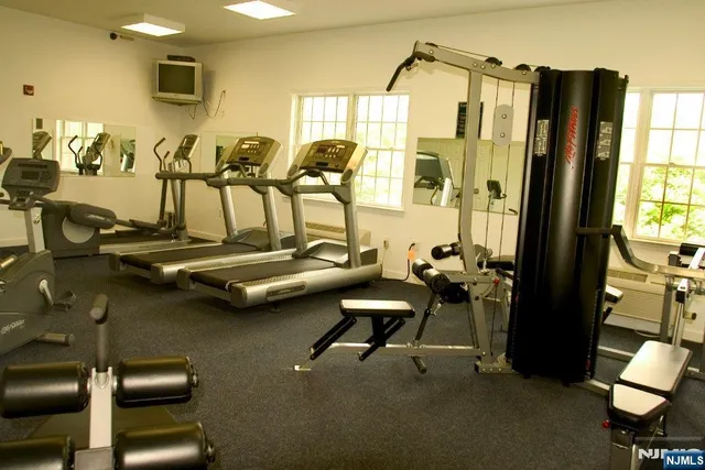 $2,895 | 333 Willow Street, Unit 402, Teaneck, NJ 07666