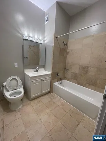 $2,895 | 333 Willow Street, Unit 402, Teaneck, NJ 07666