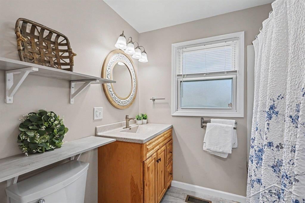2980 East Stewart Road Midland, MI 48640 - Photo 13 of 20 Gallery Image 13