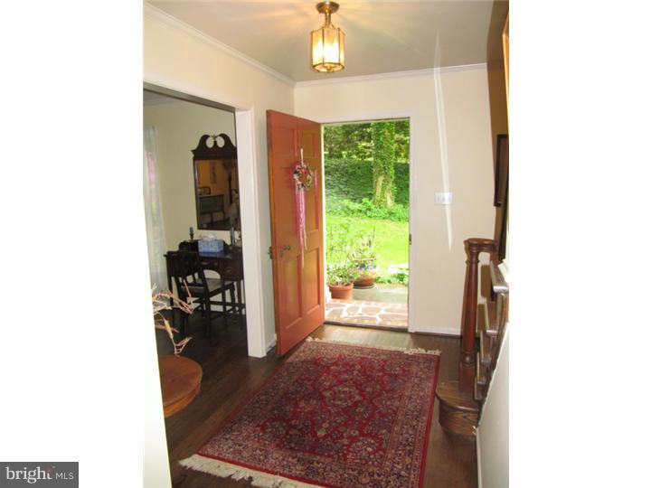 284 South Roberts Road Bryn Mawr, PA 19010 - Photo 3 of 25 Foyer