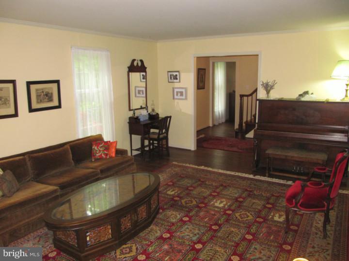 284 South Roberts Road Bryn Mawr, PA 19010 - Photo 4 of 25 Living Room