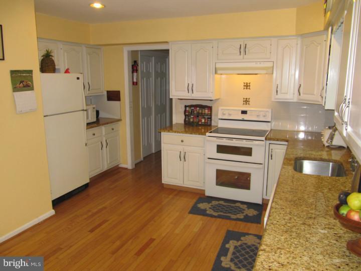 284 South Roberts Road Bryn Mawr, PA 19010 - Photo 6 of 25 Kitchen