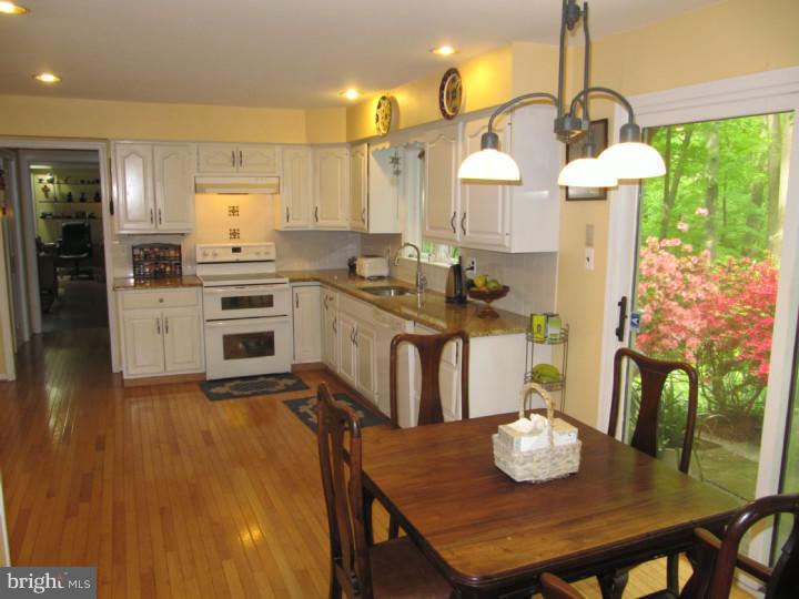 284 South Roberts Road Bryn Mawr, PA 19010 - Photo 7 of 25 Kitchen