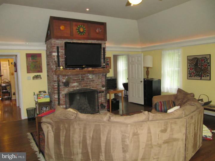 284 South Roberts Road Bryn Mawr, PA 19010 - Photo 10 of 25 Family Room