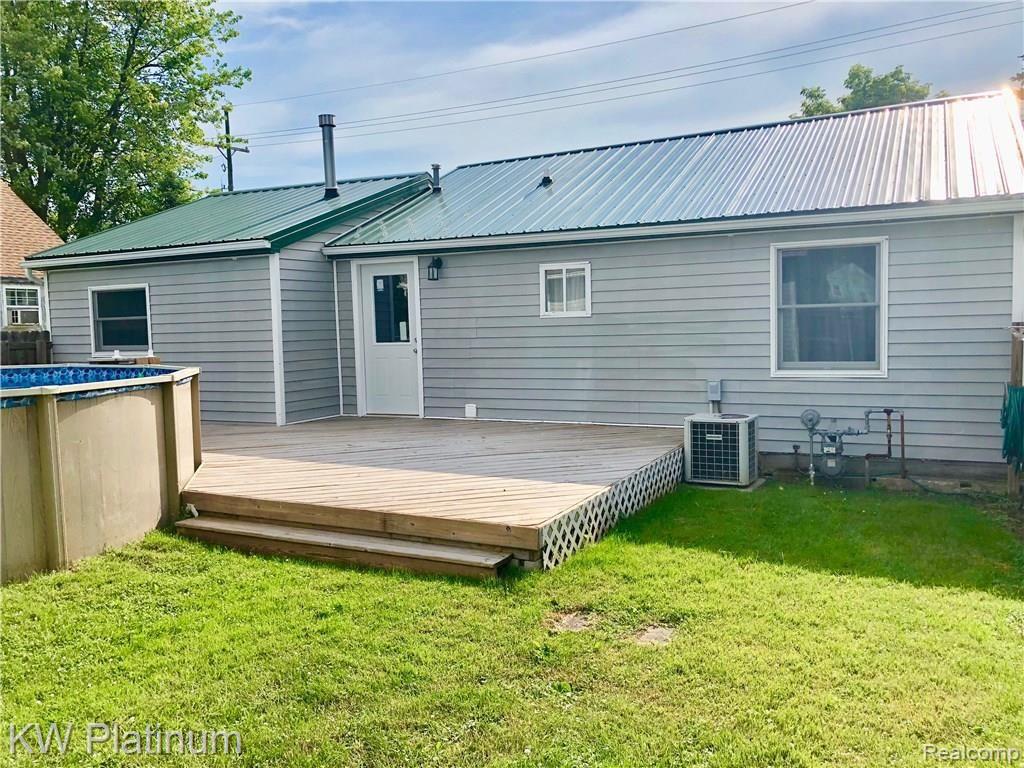 1355 Allen Road Smiths Creek, MI 48074 - Photo 6 of 34 IMG_2068.jpg