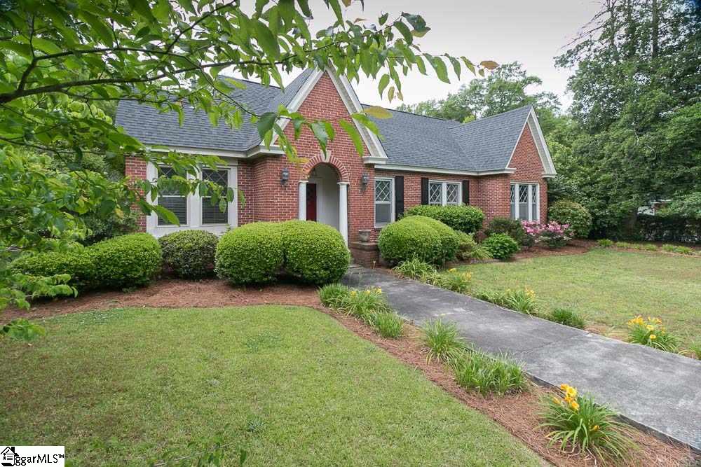 305 West Maple Street Clinton, SC 29325 - Photo 1 of 19