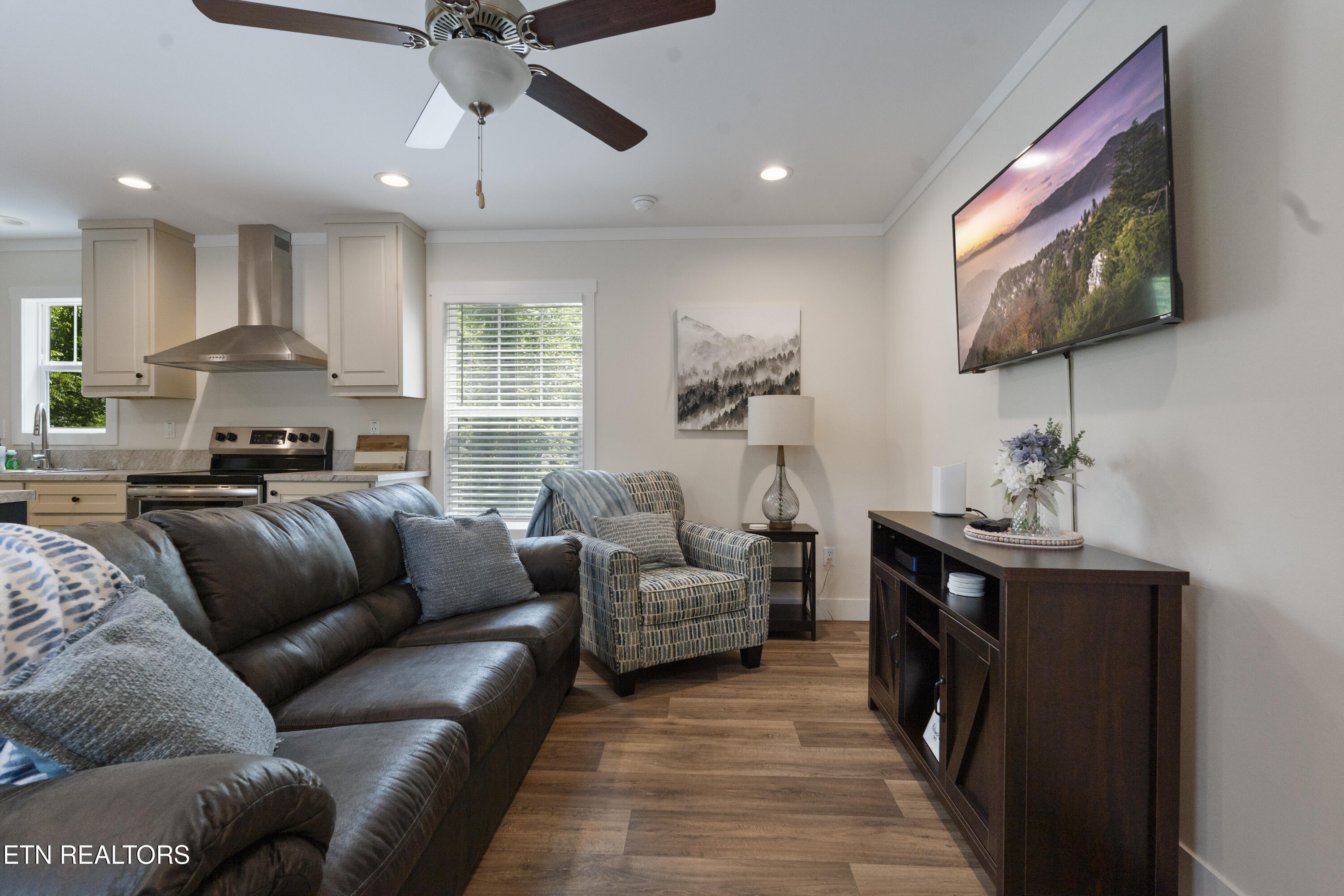743 Pollard Road Kodak, TN 37764 - Photo 2 of 14 DSC00989