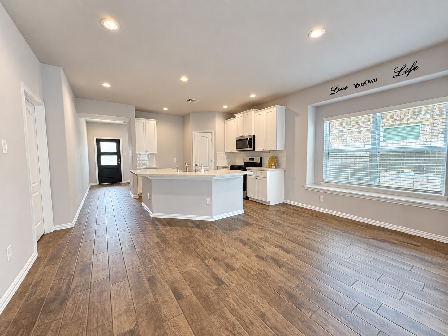 140 Kelly Street Angleton, TX 77515 - Photo 2 of 32 Gallery Image 2