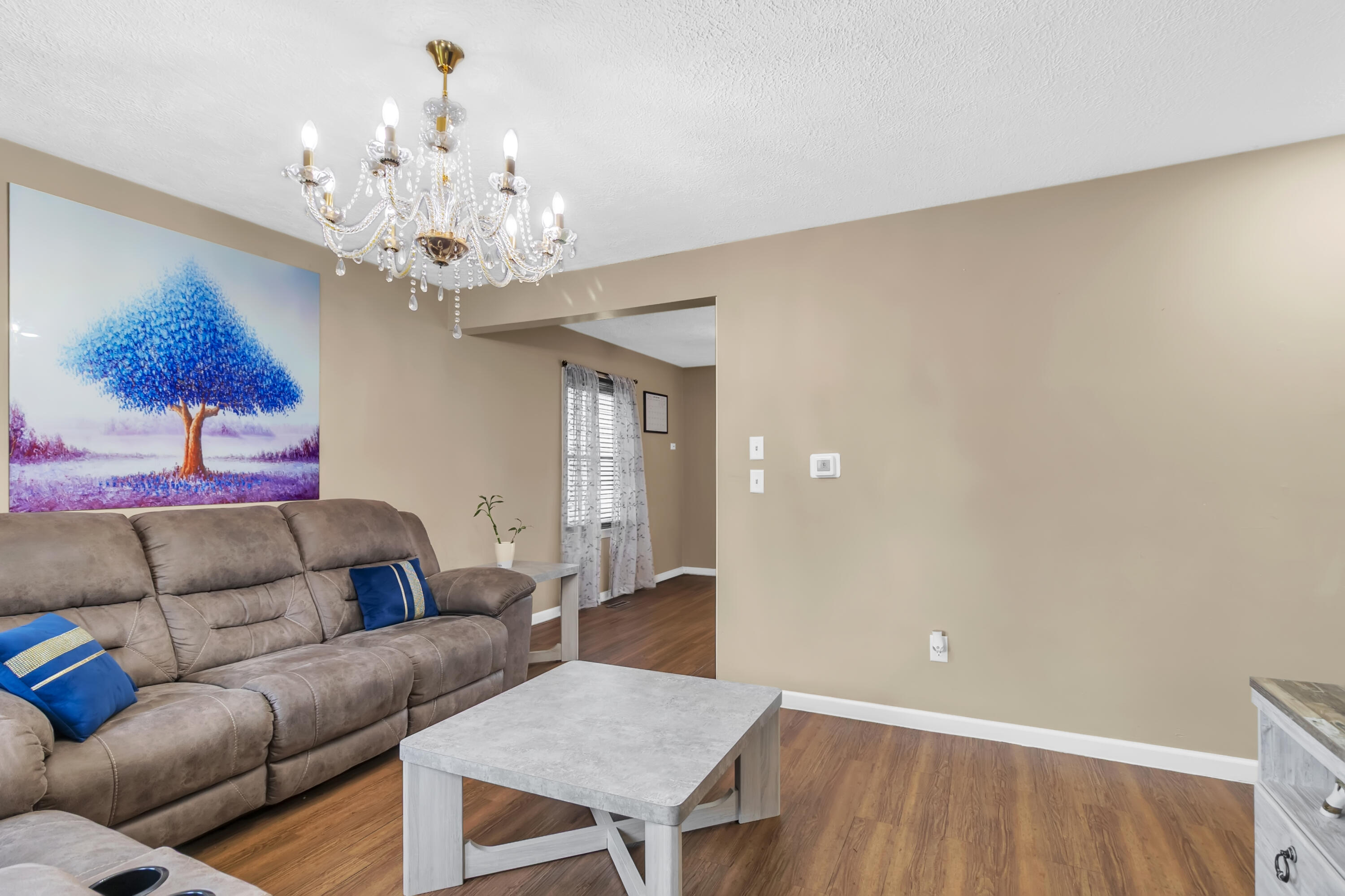 500 West Jolly Road Lansing, MI 48910 - Photo 4 of 24 Living Room