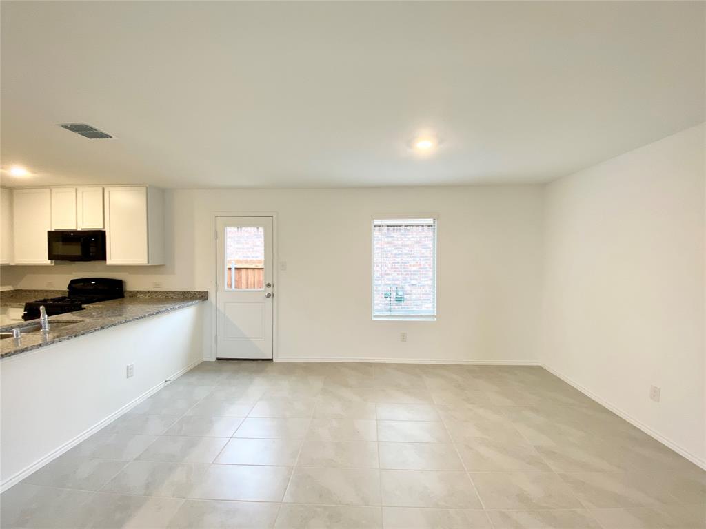 6905 Adderly Road Pilot Point, TX 76258 - Photo 3 of 11