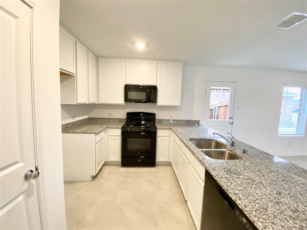 6905 Adderly Road Pilot Point, TX 76258 - Photo 5 of 11