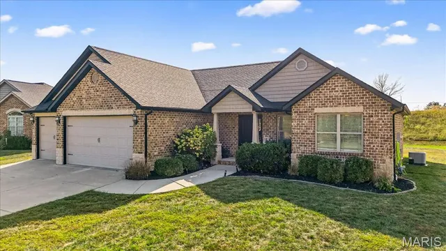 $510,000 | 1613 Ontario Drive, Waterloo, IL 62298