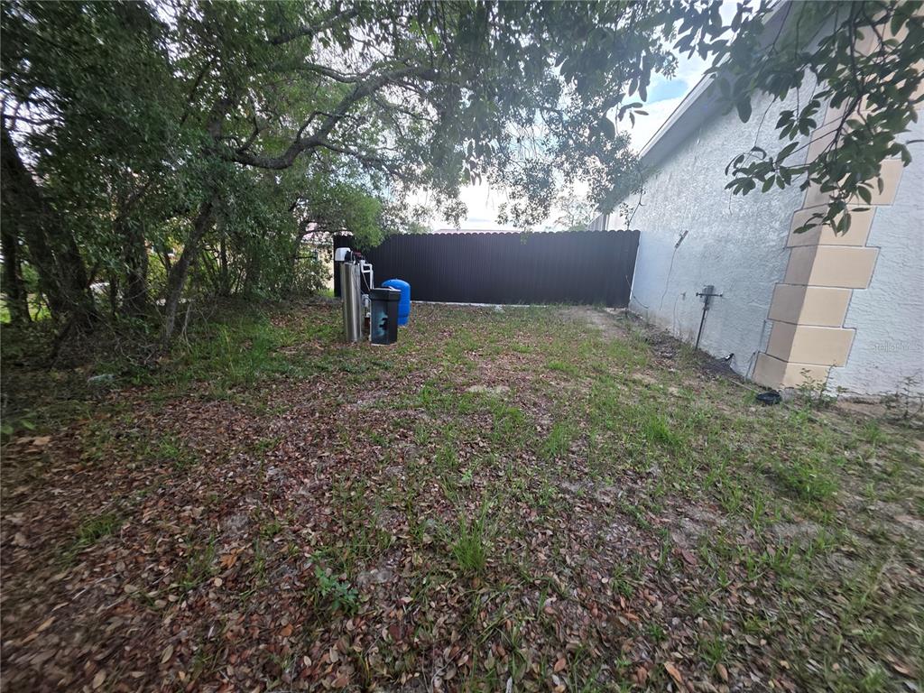 17820 Monteverde Drive Spring Hill, FL 34610 - Photo 6 of 42 a backyard of a house with lots of green space