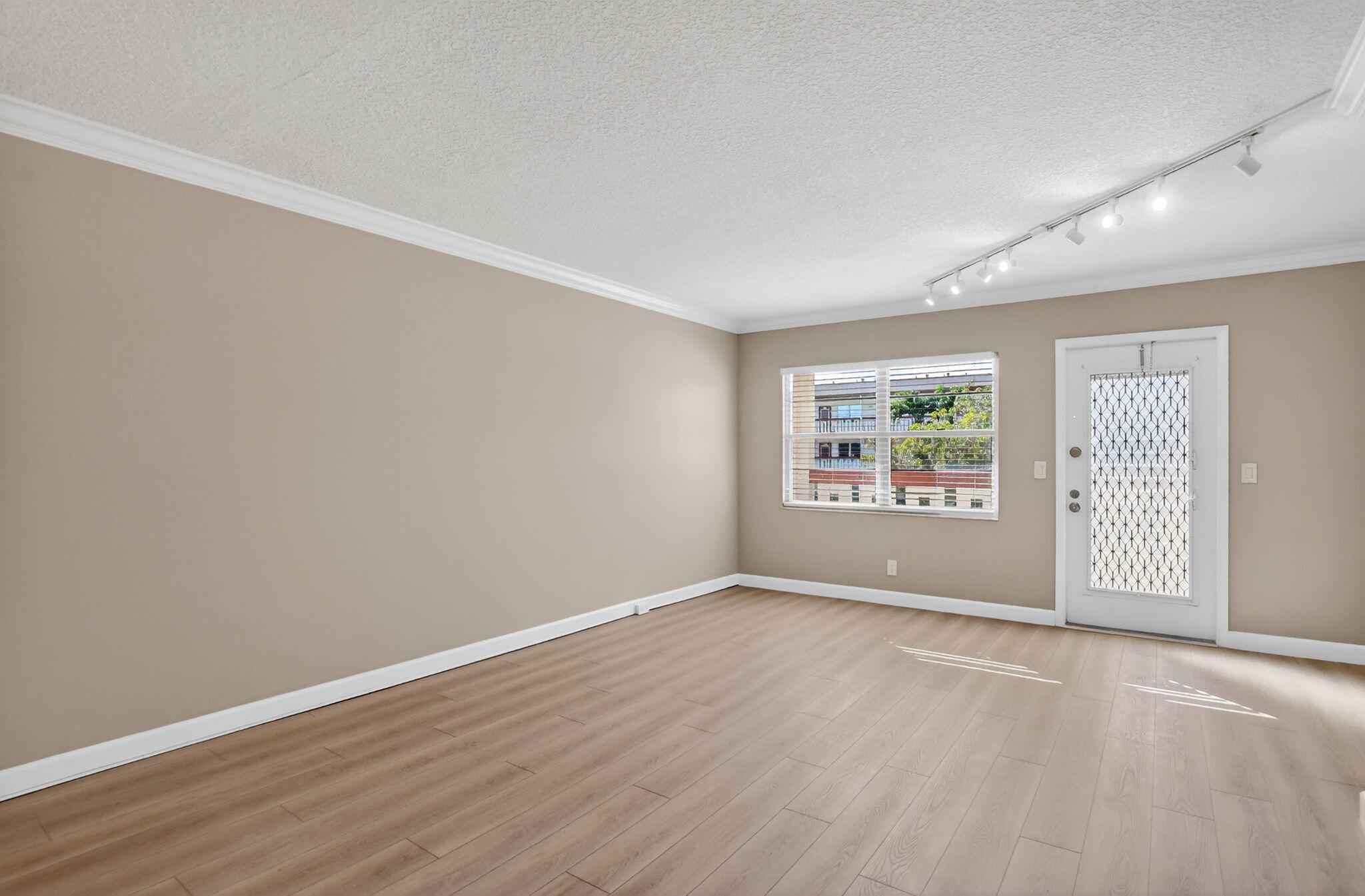 277 Brighton Drive, Unit G Boca Raton, FL 33434 - Photo 6 of 44 7-web-or-mls-DSC_8175