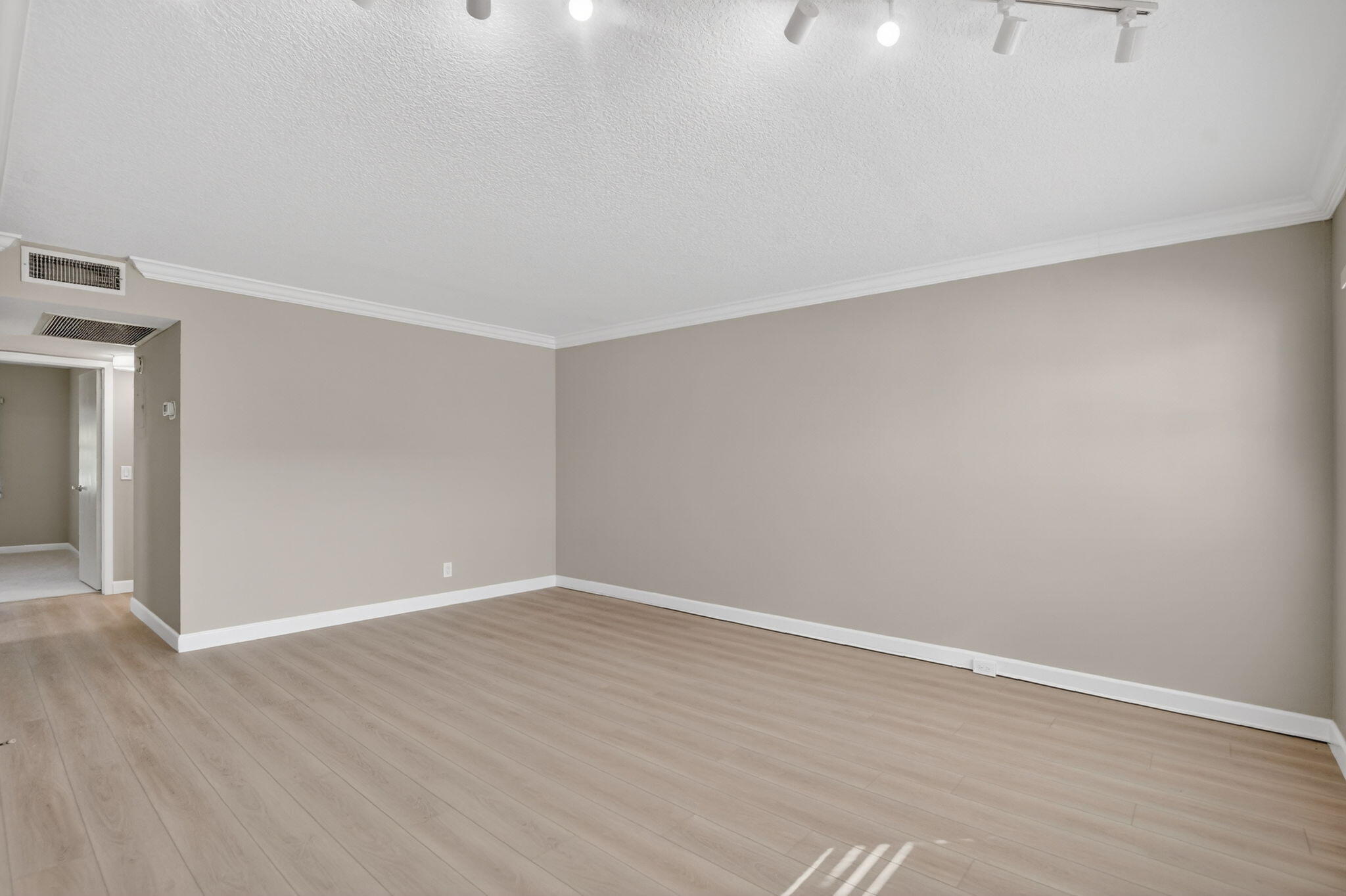 277 Brighton Drive, Unit G Boca Raton, FL 33434 - Photo 8 of 44 4-web-or-mls-DSC_8158