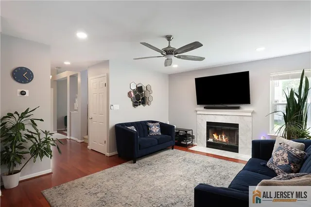 $4,000 | 160 Buttonwood Drive, Piscataway, NJ 08854