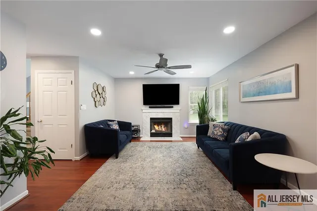 $4,000 | 160 Buttonwood Drive, Piscataway, NJ 08854