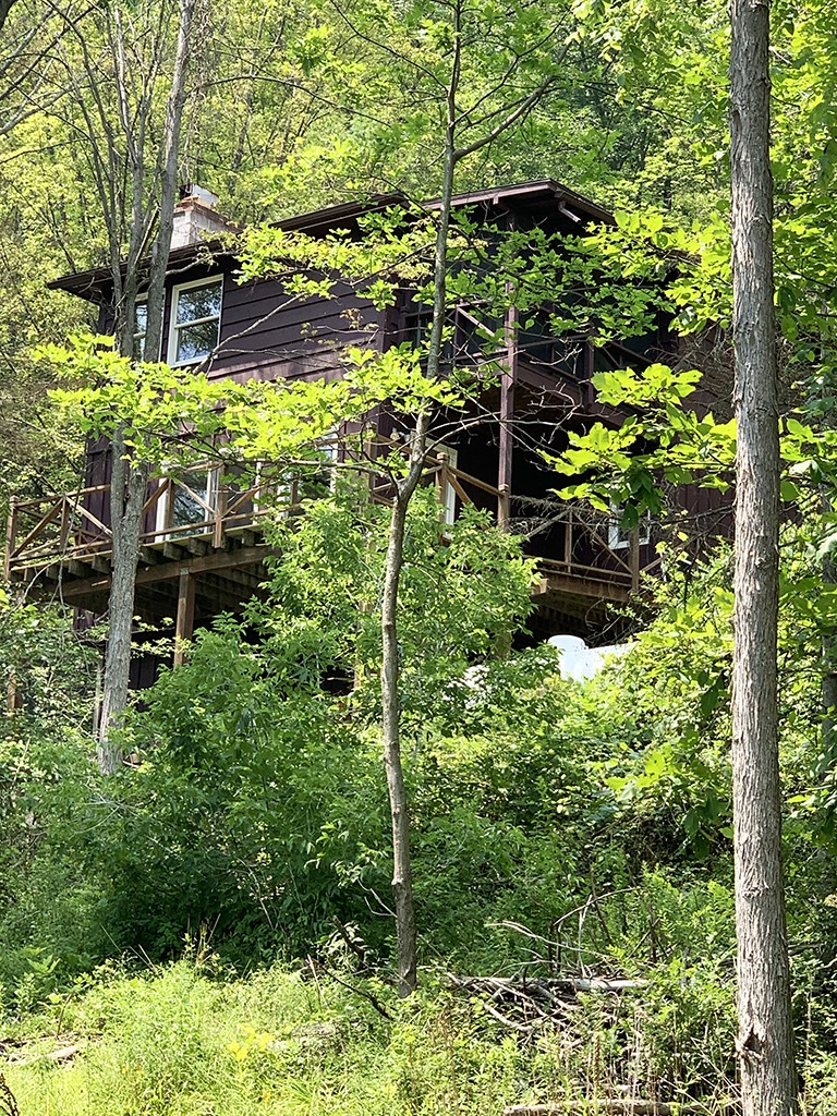 Main house offers 3 levels of scenic views