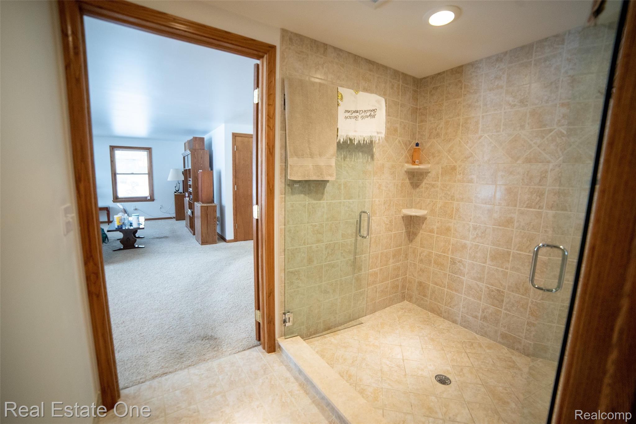 2866 Avalon Road Rochester, MI 48309 - Photo 18 of 33 2866 Avalon-17.jpg