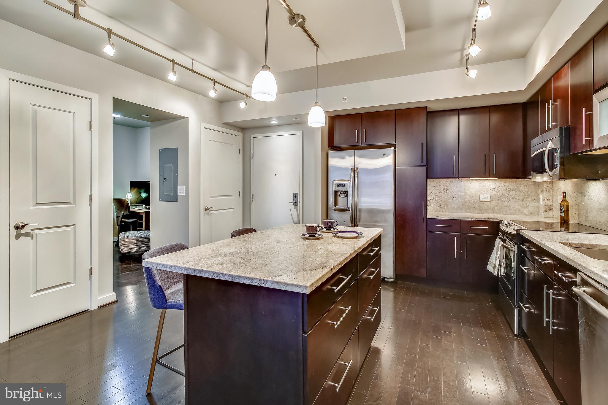 1025 First Street Southeast, Unit 901 Washington, DC 20003 - Photo 8 of 99 Kitchen-Stainless & Granite Counters