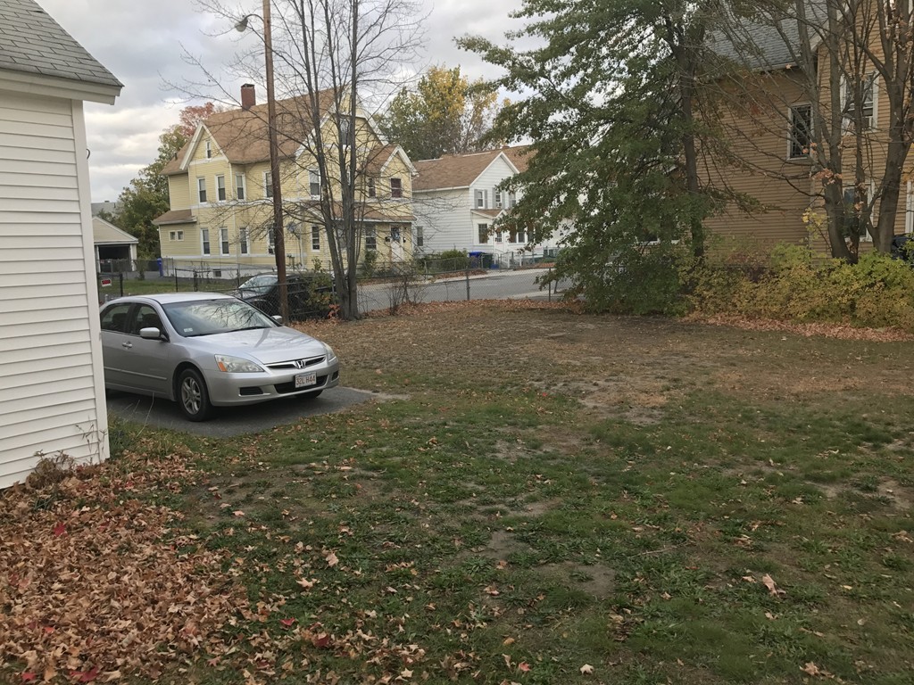 35 Ashley Street Springfield, MA 01105 - Photo 4 of 17