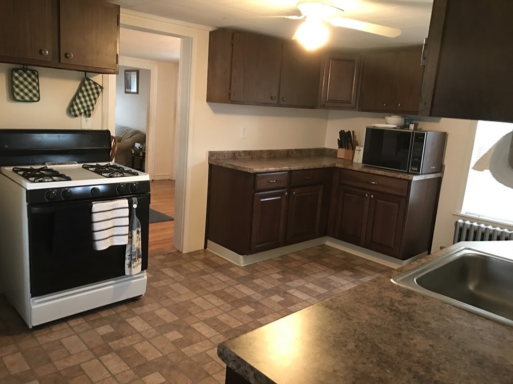 35 Ashley Street Springfield, MA 01105 - Photo 6 of 17
