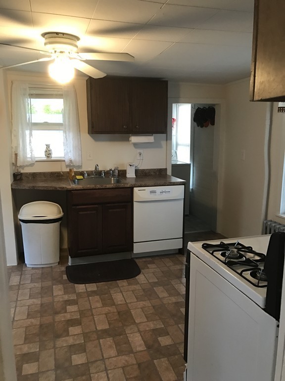 35 Ashley Street Springfield, MA 01105 - Photo 7 of 17