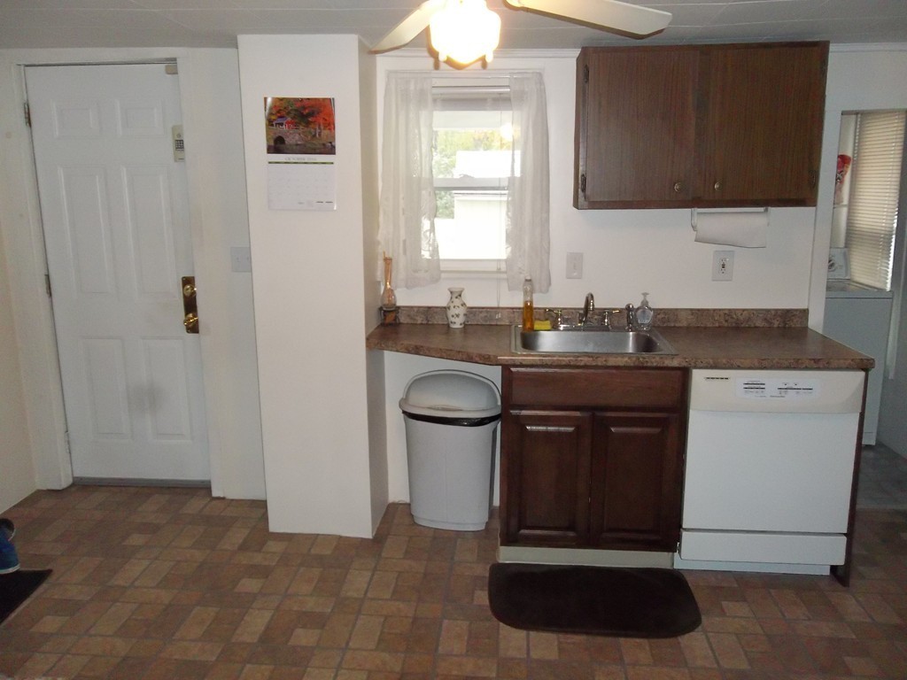 35 Ashley Street Springfield, MA 01105 - Photo 8 of 17