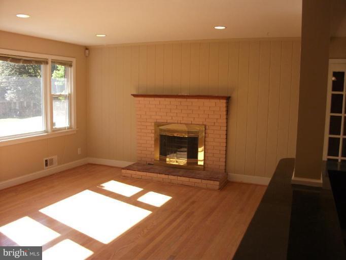4504 Henderson Road Temple Hills, MD 20748 - Photo 5 of 15 Living Room
