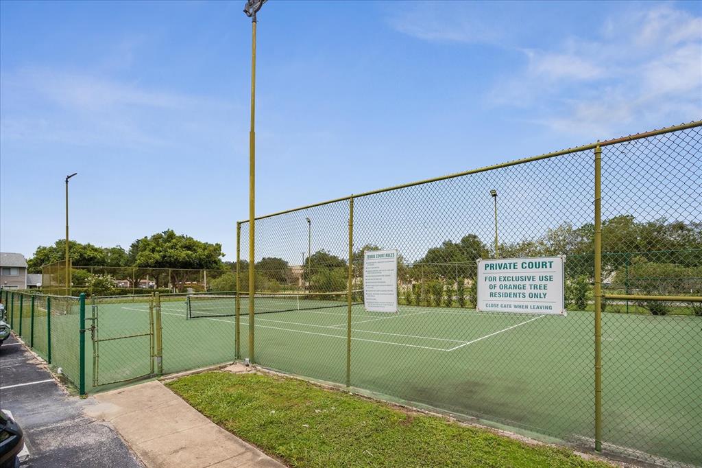 2786 Curry Ford Road, Unit 6B Orlando, FL 32806 - Photo 18 of 27 a view of a back yard