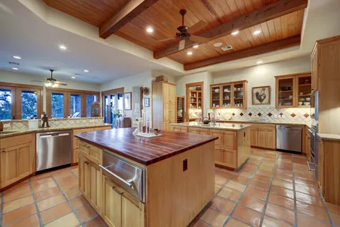 $4,500,000 | 19586 Sandcastle Drive, Spicewood, TX 78669