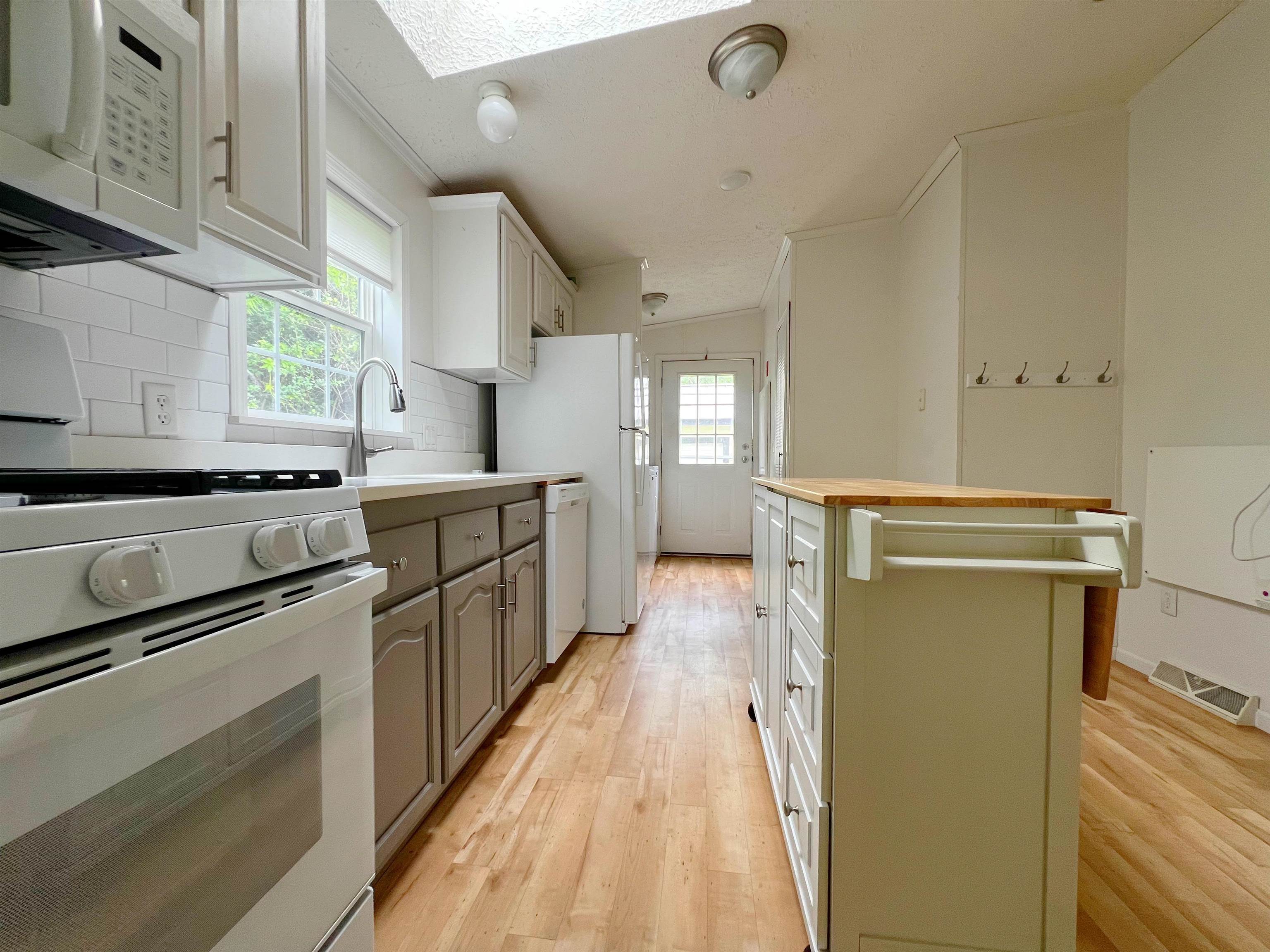 93 Jackson Avenue Rutland, VT 05701 - Photo 5 of 15