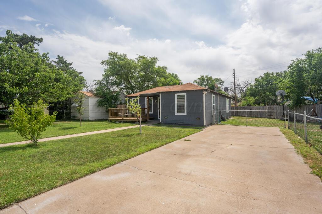 4215 South Tyler Street Amarillo, TX 79110 - Photo 3 of 22 a view of backyard with green space