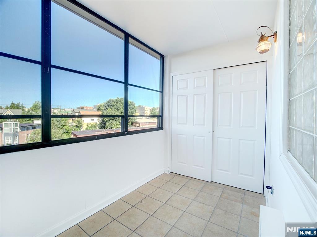 250 Gorge Road, Unit 9I Cliffside Park, NJ 07010 - Photo 6 of 28 Gallery Image 6
