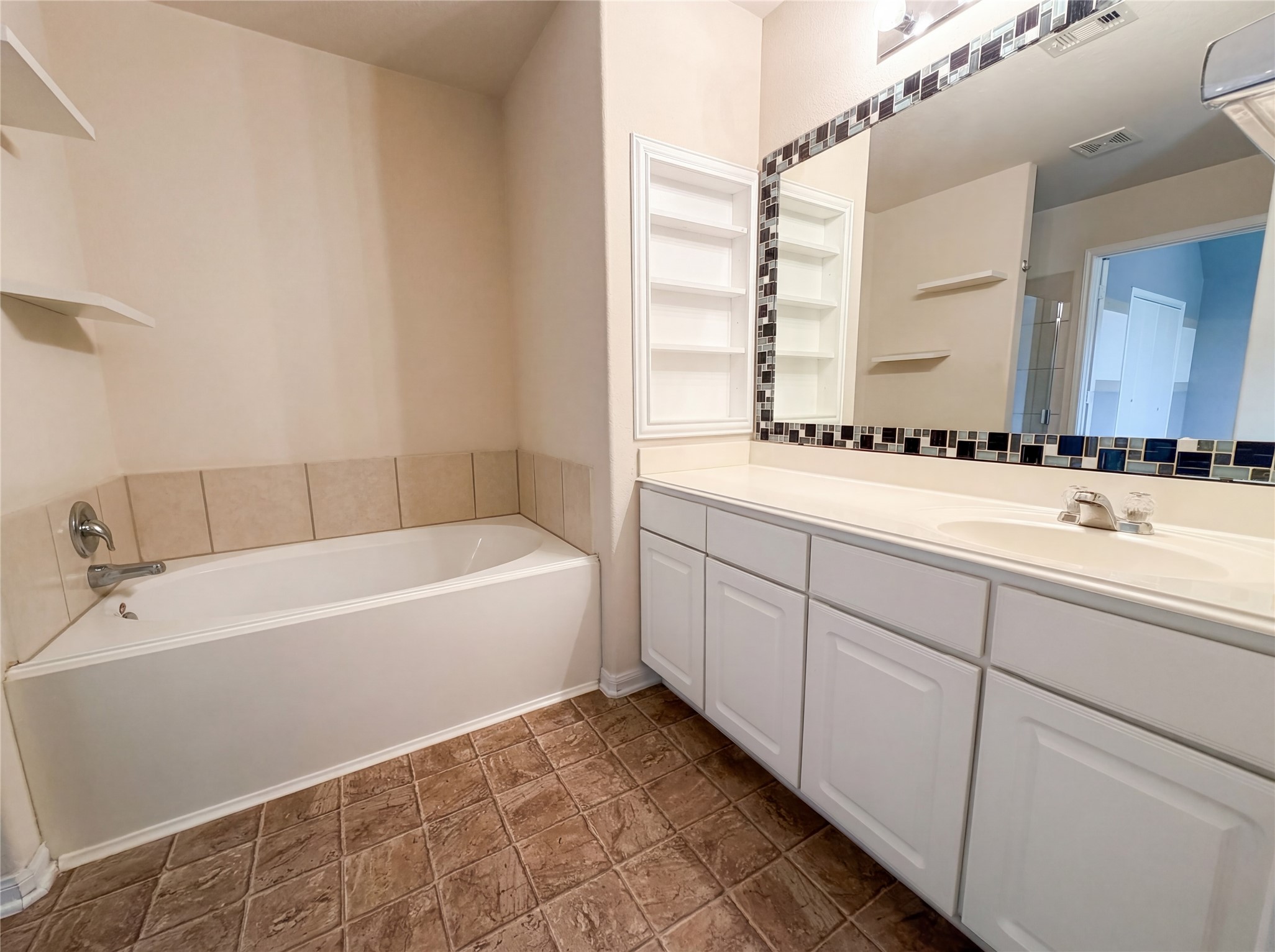 9881 Hyacinth Way Conroe, TX 77385 - Photo 14 of 18