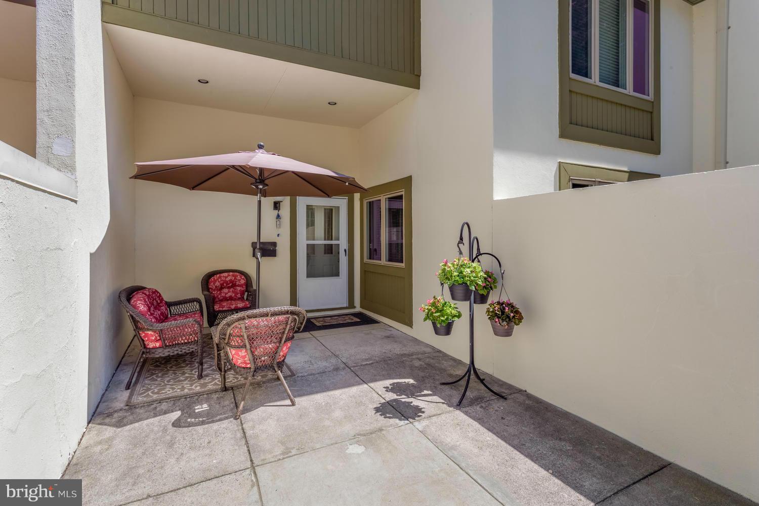1547 Inlet Court Reston, VA 20190 - Photo 2 of 30