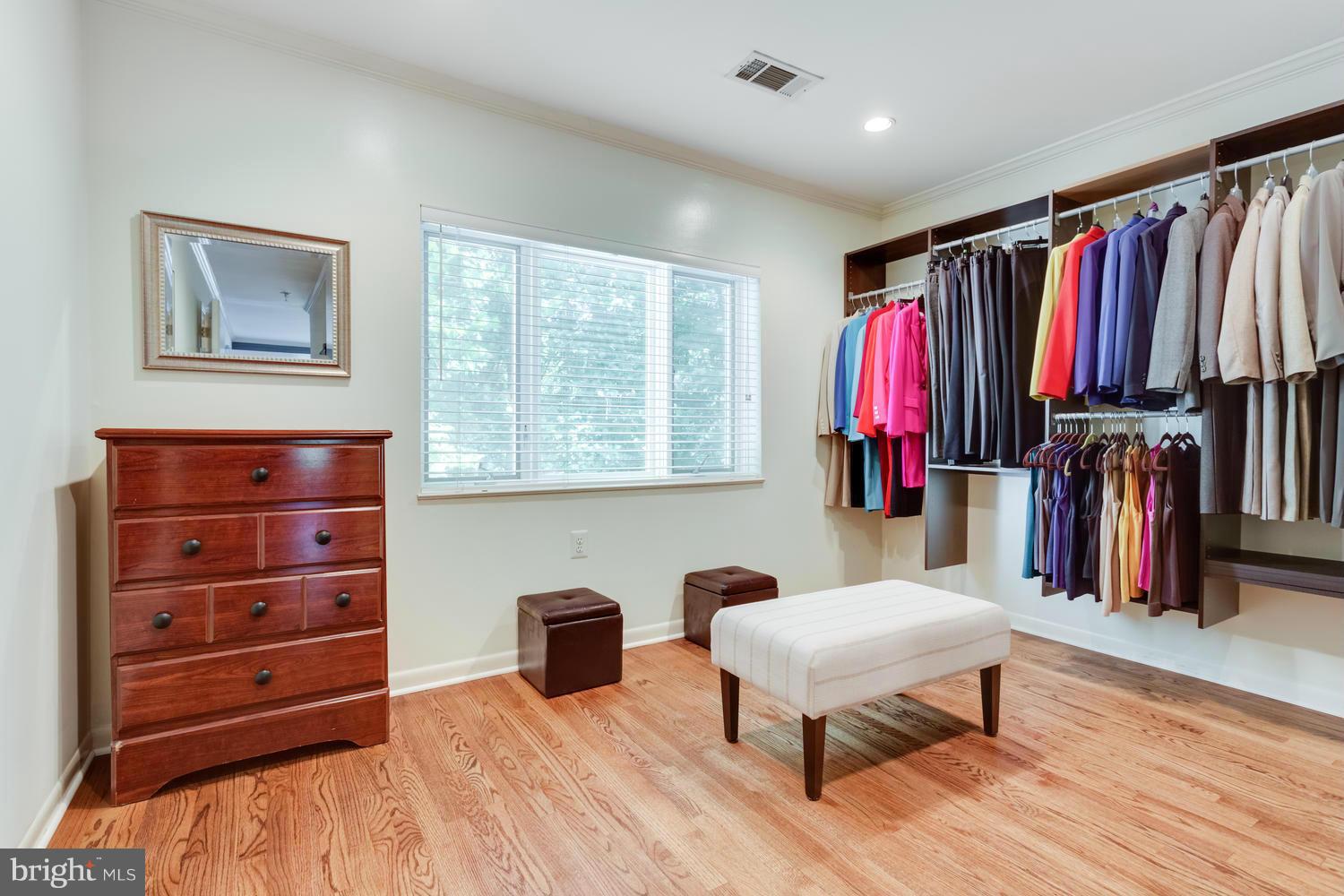 1547 Inlet Court Reston, VA 20190 - Photo 18 of 30 a bedroom with a bed and a closet