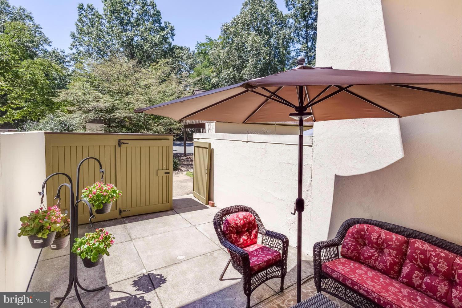 1547 Inlet Court Reston, VA 20190 - Photo 3 of 30 a backyard of a house with table and chairs