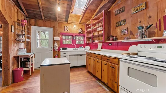 a kitchen that has a lot of cabinets in it