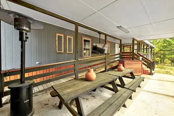 $495,000 | 159 Farris Lane, Smithville, TX 78957